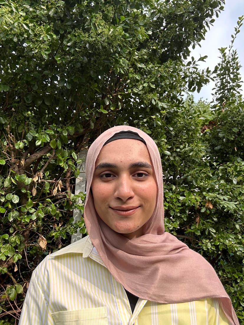 Zeba Vahora headshot